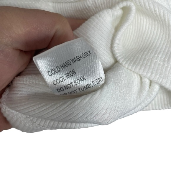 Princess Polly Ribbed Long Sleeve Crop Top in White Size 2 - Picture 10 of 13